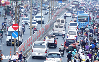 Separating car, motorcycle lanes: Vital step toward safer roads in Vietnam