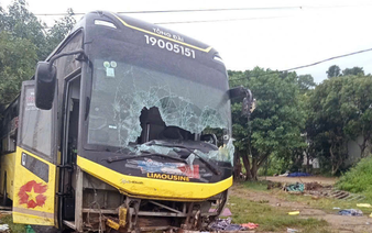 Sleeper bus overturns, leaving 10 dead in north-central Vietnam