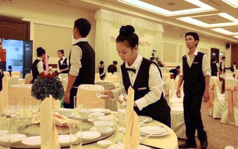 In Vietnam, is taking food home from a wedding okay?