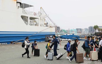 More residents evacuate quake-hit remote islands in Japan