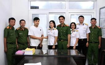 Vietnamese navy captain returns wallet containing over $3,000 to Kyrgyz man