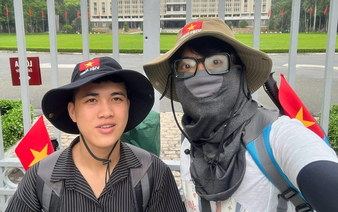 Two young men walk from Ho Chi Minh City to Hanoi to celebrate National Day