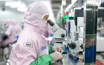 Vietnam’s new regulation on work permits for foreigners expected to attract experts