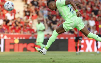 Barcelona open Liga title defense strolling past nine-man Mallorca