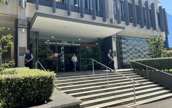New Zealand central bank says tariff uncertainties hit business confidence