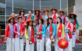 Int’l beauty queens visit Vietnam’s Mekong Delta ahead of Miss Cosmo 2025 pageant