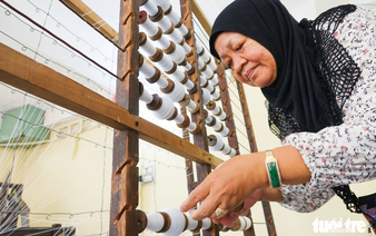 In southern Vietnam, over-100-year-old Cham brocade weaving craft captivates tourists