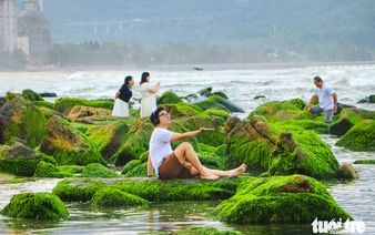 Da Nang fishing village draws visitors with mossy rocks, ancient traditions, fish sauce coffee