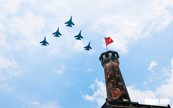 Fighter jets roar over Hanoi’s Ba Dinh Square
