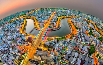 Photography exhibition highlights dynamic Ho Chi Minh City