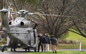 Search for Australian gunman enters 5th day as weather closes in