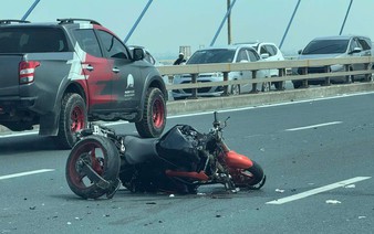 Foreign motorcyclist dies in 3-vehicle crash in Hanoi