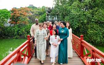 Vietnamese Party chief’s spouse reunites with Cuban President’s spouse in Hanoi