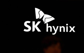 Shares in Samsung, SK Hynix drop after US makes it harder to make chips in China
