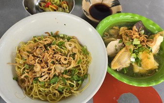 This area in Ho Chi Minh City is known for its Chinese-style chicken noodle dish ‘mi ga xa ken’