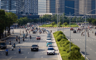 Vietnam leads world in EV sales share in H1 2025: report