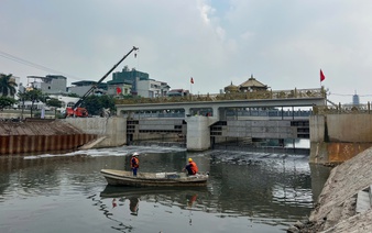 Hanoi begins supplying treated water to To Lich River to revive waterway