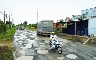 Road upgrade project in Vietnam’s Ca Mau incomplete after 6 years