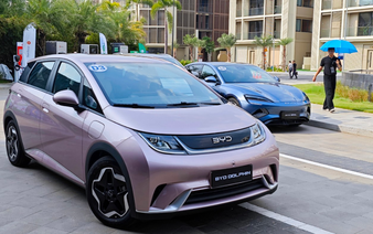 Imported cars flood Vietnam as auto market braces for Tet holiday