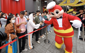 Haidilao restaurant operator, Jollibee fast food chain thrive in Vietnam