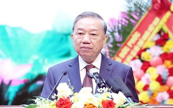 Vietnam’s Party chief awards hero title to Army General Staff on 80th anniversary