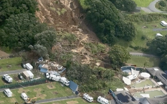 New Zealand rescuers sift rubble for landslide survivors
