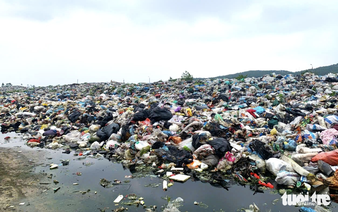 Overflowing landfill forces suspension of waste intake in Vietnam province
