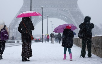France asks airlines to cancel 15% of flights at Paris main airports after snowfalls