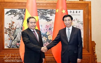 Vietnam, China to boost legislative, people-to-people exchanges