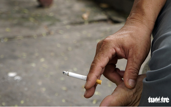 Vietnam seeks to ban indoor smoking in hotels, bars, karaoke venues
