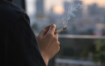 Expat backs Vietnam’s proposed indoor smoking ban, citing England’s experience