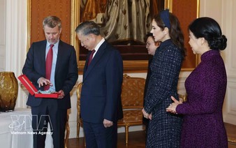 Top Vietnamese leader receives Denmark’s highest-ranked honour