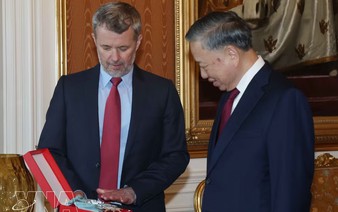 Vietnam Morning Monitor: Top leader receives Denmark’s highest honor, remittances to Ho Chi Minh City tops $2.8bn in 3rd quarter