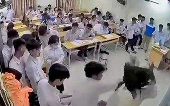 Hanoi student arrested after punching teacher in classroom