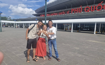 Vietnamese volunteer travels over 1,000km to return lost wedding ring to Portuguese newlyweds