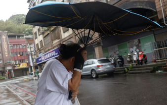 Typhoon Champi sweeps past Taiwan, leaving 1 dead, 500 injured