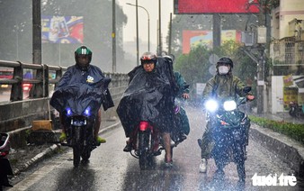 Northern Vietnam braces for cooler weather, heavy rain to persist in Ho Chi Minh City