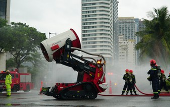 Super firefighting robot joins fire drill at 50-story Da Nang hotel