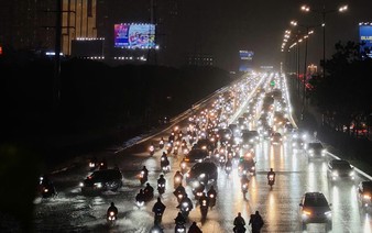 Heavy rain hits central Ho Chi Minh City, traffic congestion reported