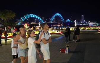 Vietnamese Tet pulls in foreign travellers