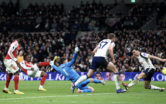 Arsenal restore five-point lead in title race, Liverpool leave it late
