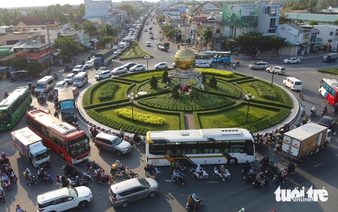 Highways congested as millions return to Ho Chi Minh City after Tet holiday