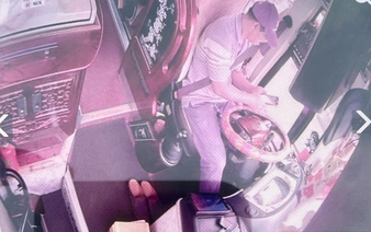 120 drivers fined for using phones on expressway in Vietnam in the past year