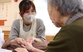 "Care beauty" for seniors spreading in Japan