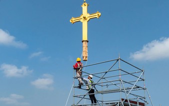 Gold-plated crosses return to Notre-Dame Cathedral towers in Ho Chi Minh City