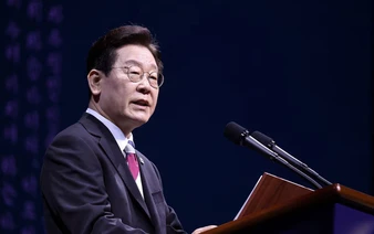 South Korea's Lee holds summit with Singapore's Wong on AI, tech cooperation