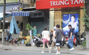 Da Nang bans sidewalk trading, placement of plant pots