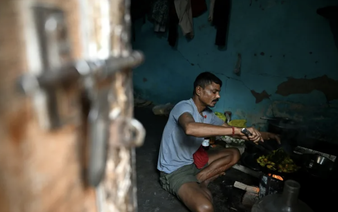 Domestic Indian migrants weigh return home in energy crunch