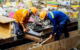 Middle-aged workers face hiring challenges in Ho Chi Minh City as firms favor younger staff