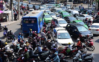 Expat finds honking at red lights in Ho Chi Minh City supportive, welcoming
